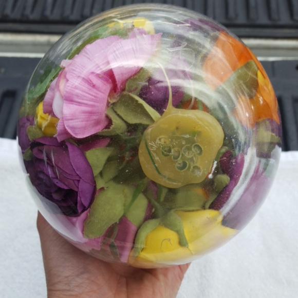 Adorable honey bee and flower vase - Picture 3 of 4